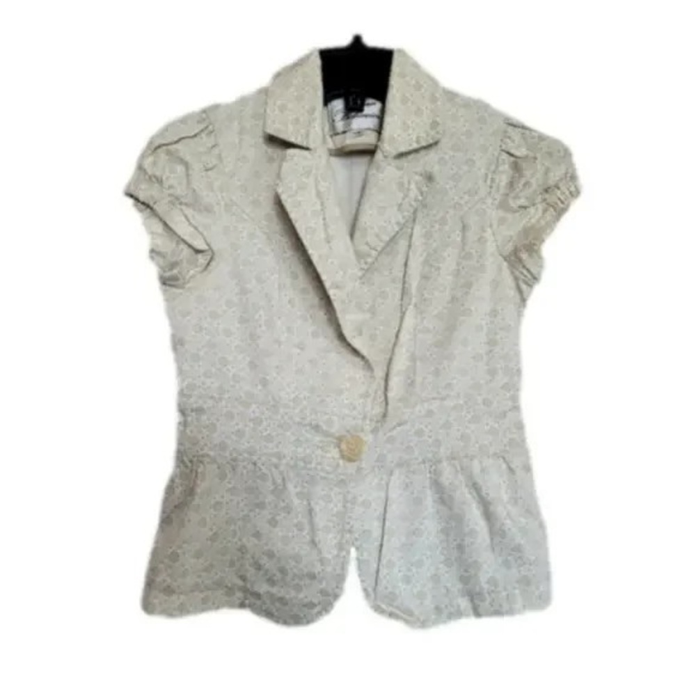 Elegant Cream Short-Sleeve Jacket